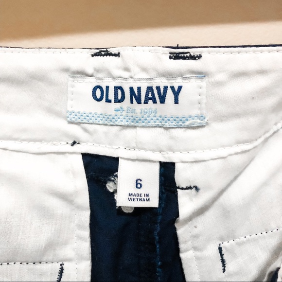 Old Navy Chino Shorts - size 6 - Picture 3 of 5